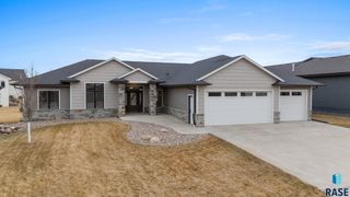204 N Autumnwood Ct Court, Sioux Falls, SD 57110