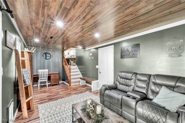 1275 Sandy Lake Road, Ravenna, OH 44266