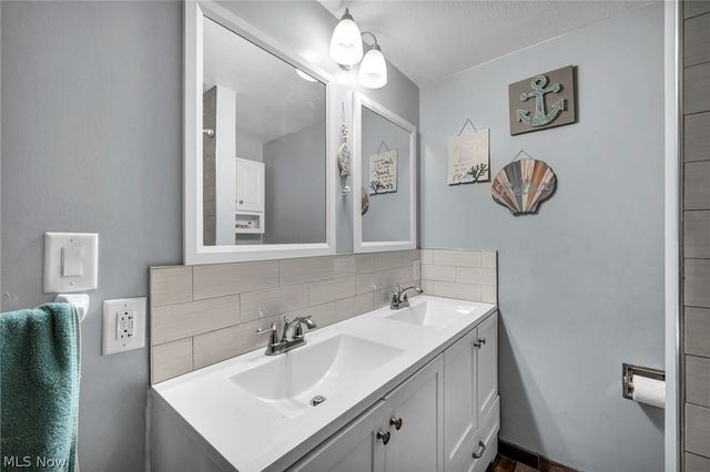 1275 Sandy Lake Road, Ravenna, OH 44266