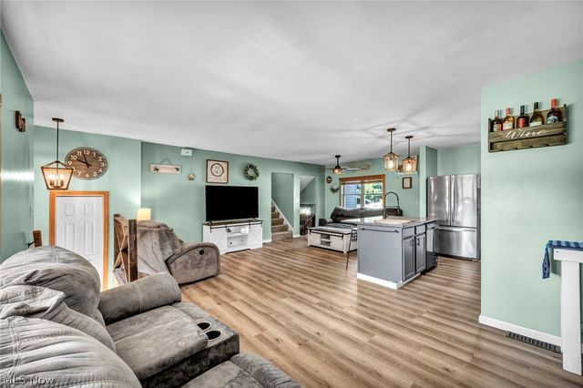 1275 Sandy Lake Road, Ravenna, OH 44266