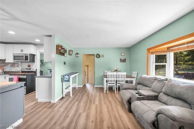 1275 Sandy Lake Road, Ravenna, OH 44266