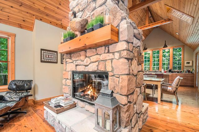 14217 Wildwood Lane, Chikaming Twp, MI 49115