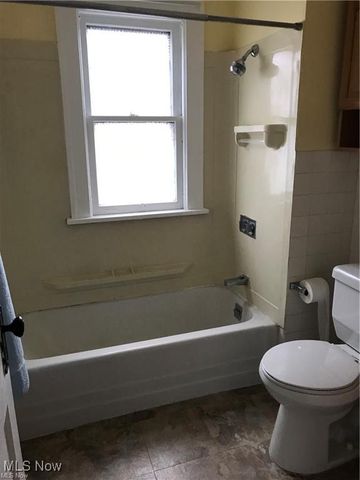 2067 Carabel Avenue, Lakewood, OH 44107