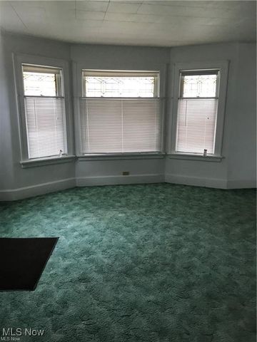 2067 Carabel Avenue, Lakewood, OH 44107