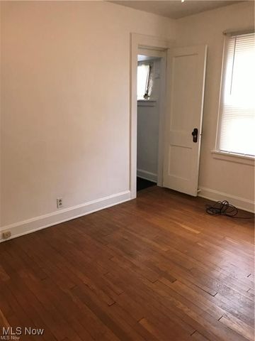 2067 Carabel Avenue, Lakewood, OH 44107