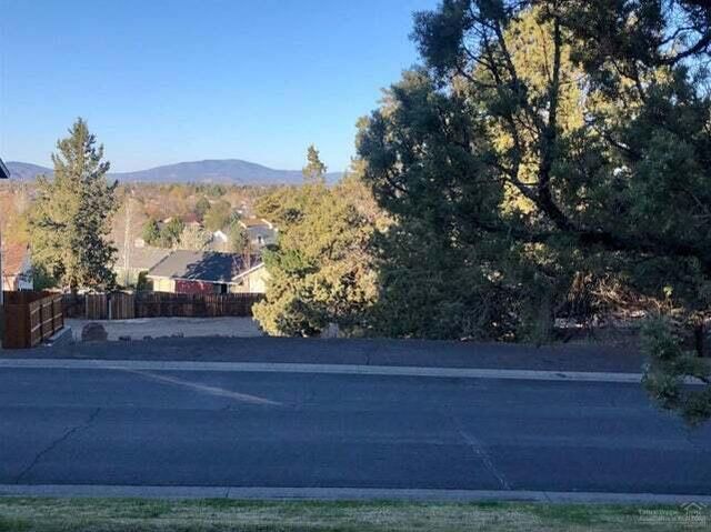 2429 SW Valleyview Drive, Redmond, OR 97756