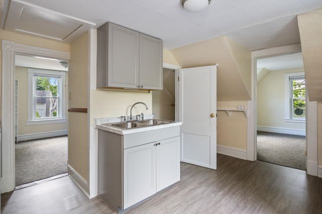 76 Ward Street, Burlington, VT 05401