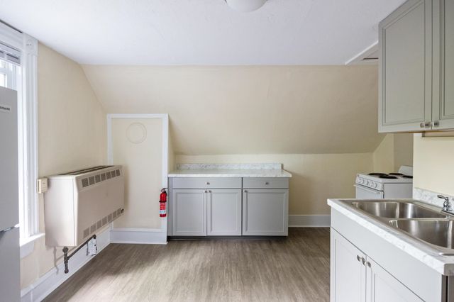76 Ward Street, Burlington, VT 05401