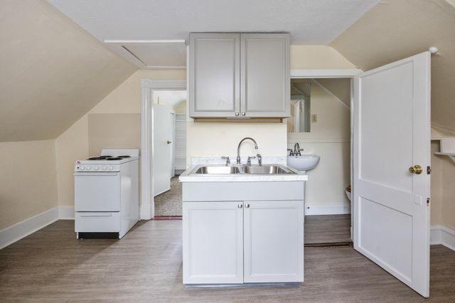 76 Ward Street, Burlington, VT 05401