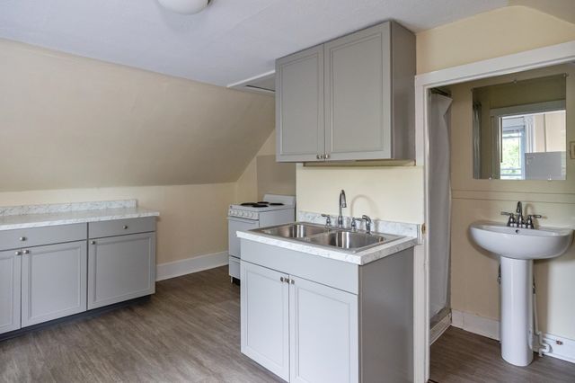 76 Ward Street, Burlington, VT 05401
