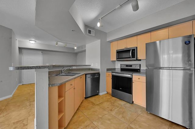 3650 NW Mediterranean Lane 102, Jensen Beach, FL 34957