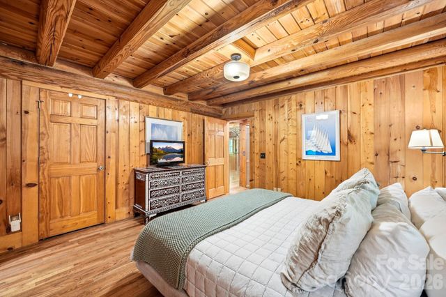 16 Shadow Brook Drive, Flat Rock, NC 28731