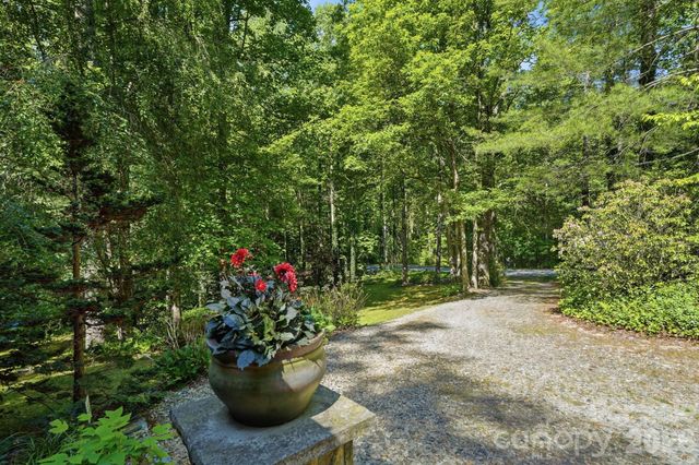 16 Shadow Brook Drive, Flat Rock, NC 28731