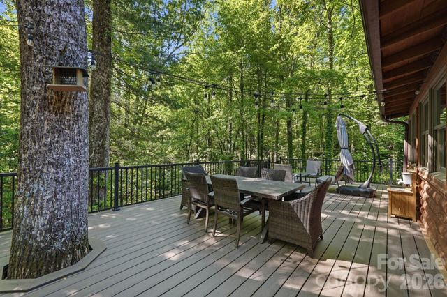 16 Shadow Brook Drive, Flat Rock, NC 28731