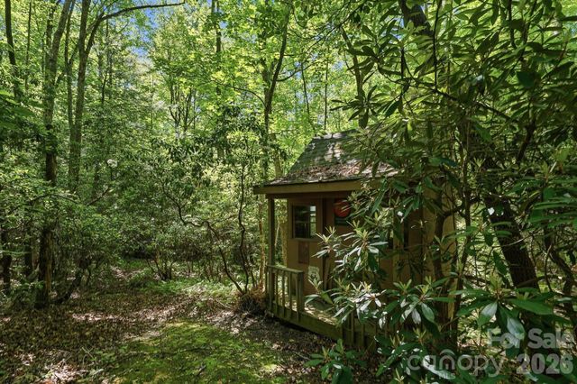 16 Shadow Brook Drive, Flat Rock, NC 28731