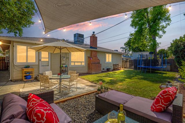 5432 Hesper Way, Carmichael, CA 95608