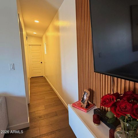 4950 W BETHANY HOME Road 22, Glendale, AZ 85301