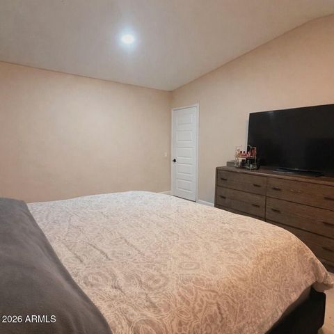 4950 W BETHANY HOME Road 22, Glendale, AZ 85301