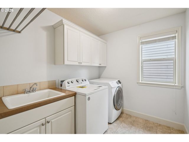 16772 Nw STALDER Ln, Portland, OR 97229