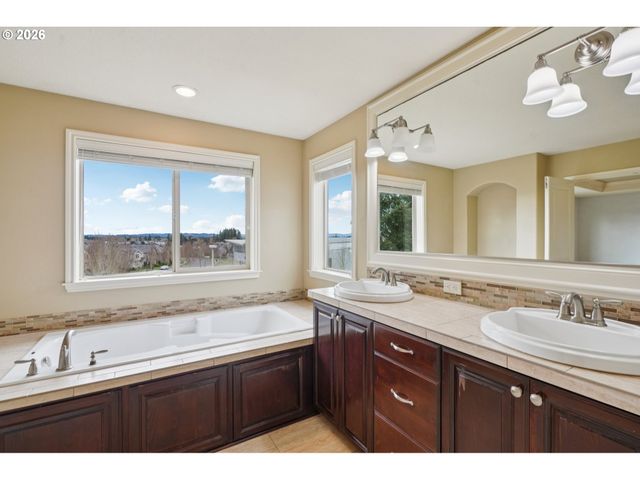 16772 Nw STALDER Ln, Portland, OR 97229