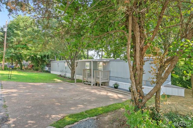 859 Thousand Pines Drive, Fenton, MO 63026