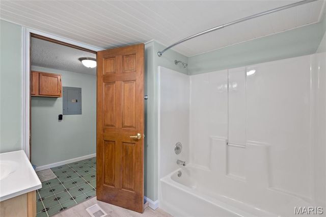 859 Thousand Pines Drive, Fenton, MO 63026