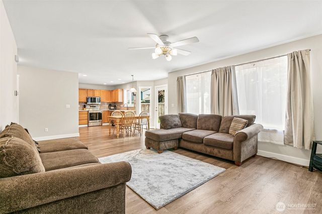 27648 238th Place SE, Maple Valley, WA 98038