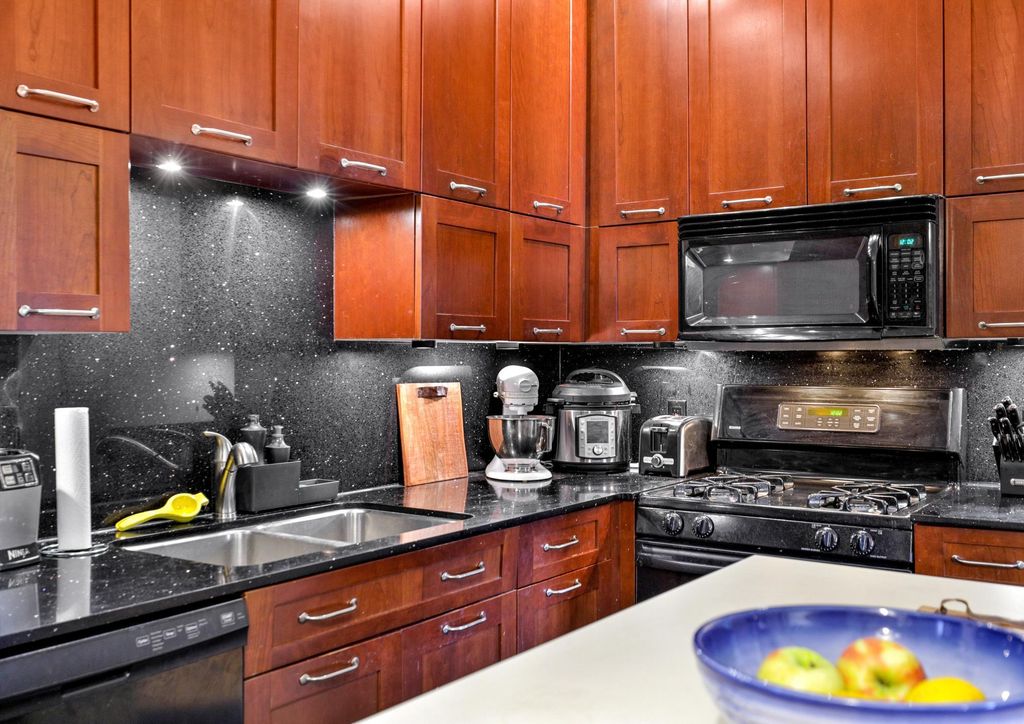 11 S 12th Street 402, Minneapolis, MN 55403 — photo 2