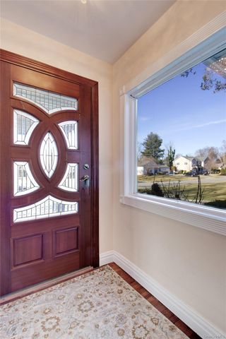 26 Midland Road, East Hills, NY 11577