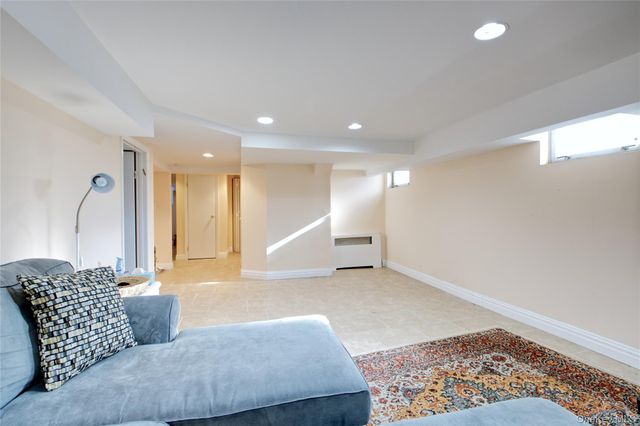 26 Midland Road, East Hills, NY 11577