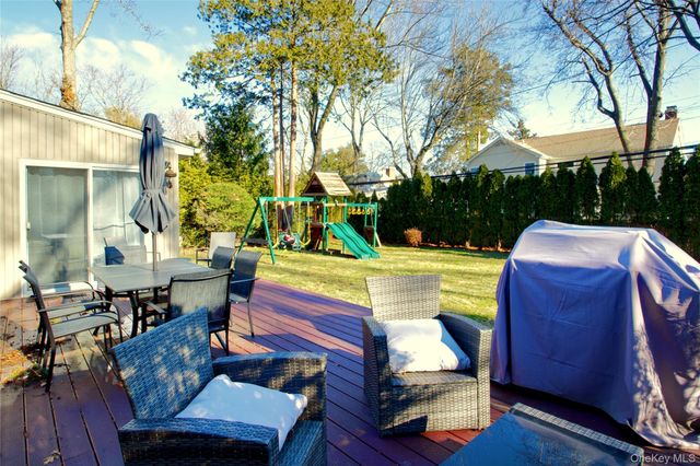 26 Midland Road, East Hills, NY 11577