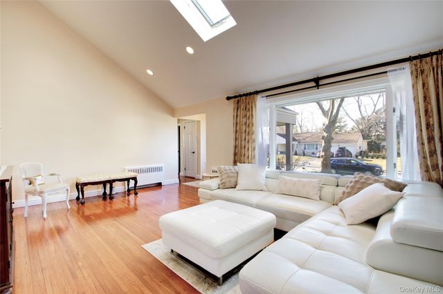 26 Midland Road, East Hills, NY 11577