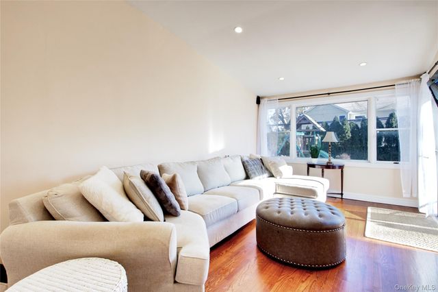 26 Midland Road, East Hills, NY 11577