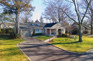 26 Midland Road, East Hills, NY 11577