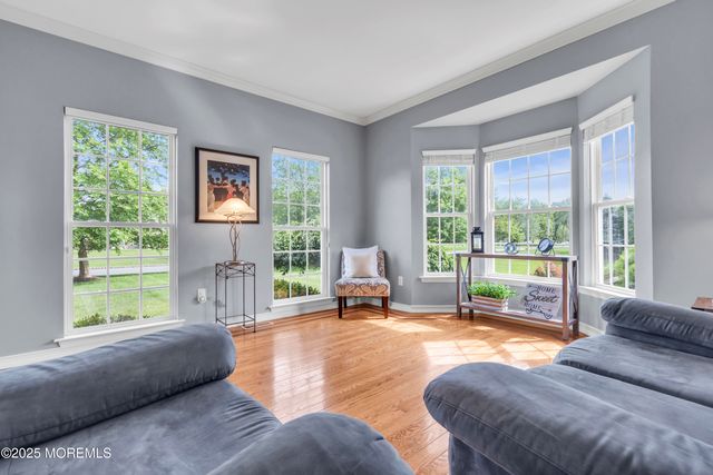 8 Reagan Drive, Jackson, NJ 08527