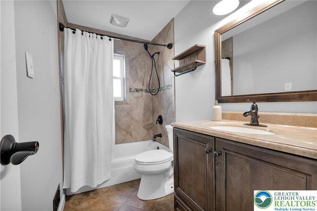 2049 Vista Drive, Bethlehem City, PA 18018