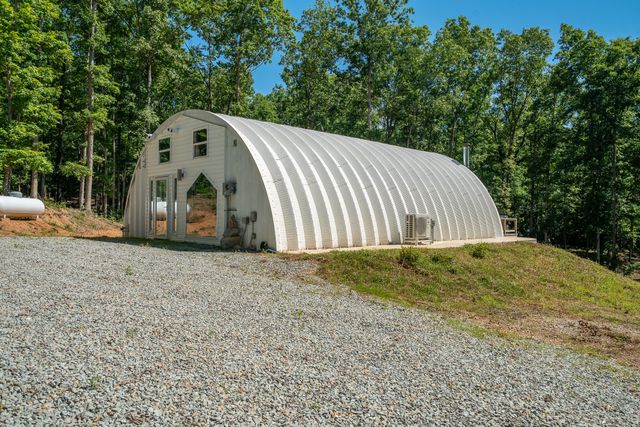 1239 Cherokee Rd, Waynesboro, TN 38485