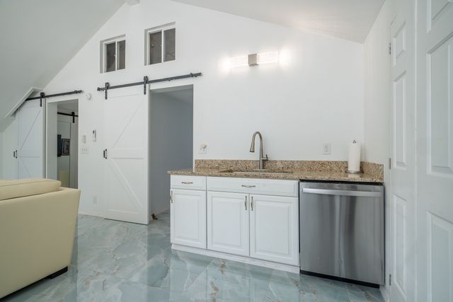 1239 Cherokee Rd, Waynesboro, TN 38485