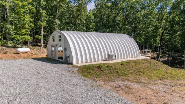 1239 Cherokee Rd, Waynesboro, TN 38485
