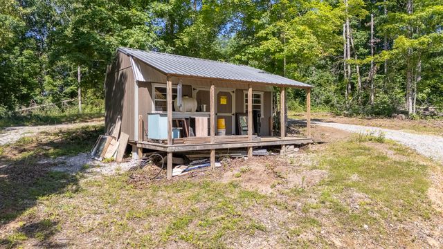 1239 Cherokee Rd, Waynesboro, TN 38485