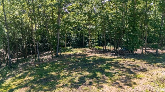 1239 Cherokee Rd, Waynesboro, TN 38485