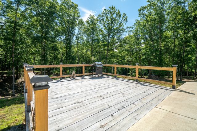 1239 Cherokee Rd, Waynesboro, TN 38485