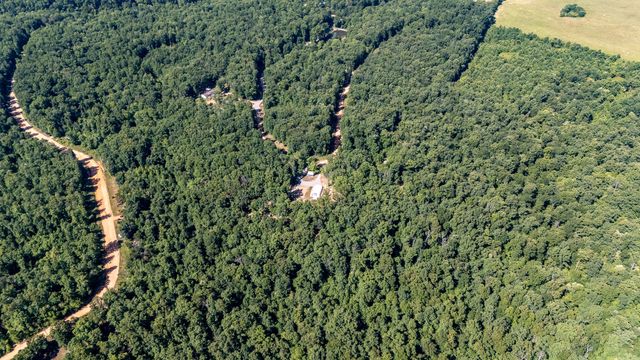 1239 Cherokee Rd, Waynesboro, TN 38485
