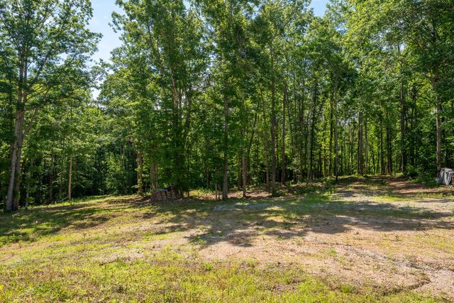 1239 Cherokee Rd, Waynesboro, TN 38485