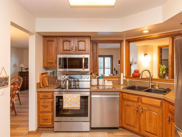 3030 Saint Albans Mill Road 310, Hopkins, MN 55305