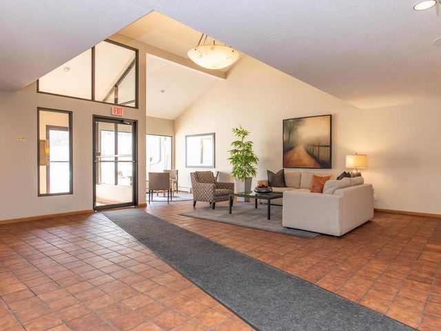 3030 Saint Albans Mill Road 310, Hopkins, MN 55305