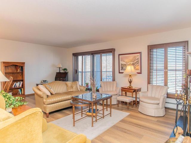 3030 Saint Albans Mill Road 310, Hopkins, MN 55305