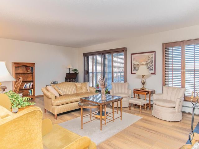 3030 Saint Albans Mill Road 310, Hopkins, MN 55305