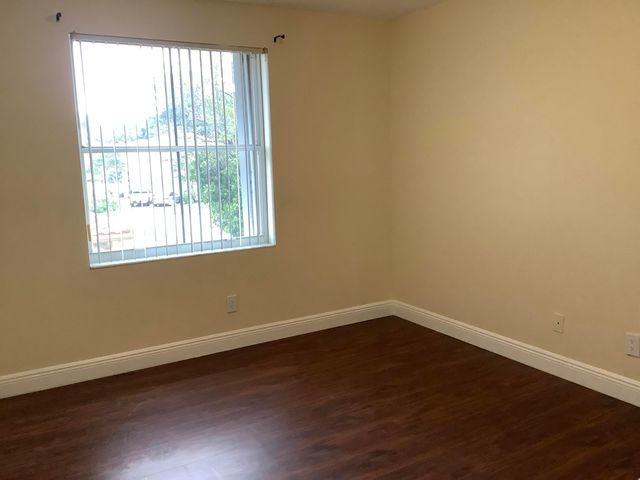 7330 NW 1st Place, Plantation, FL 33317