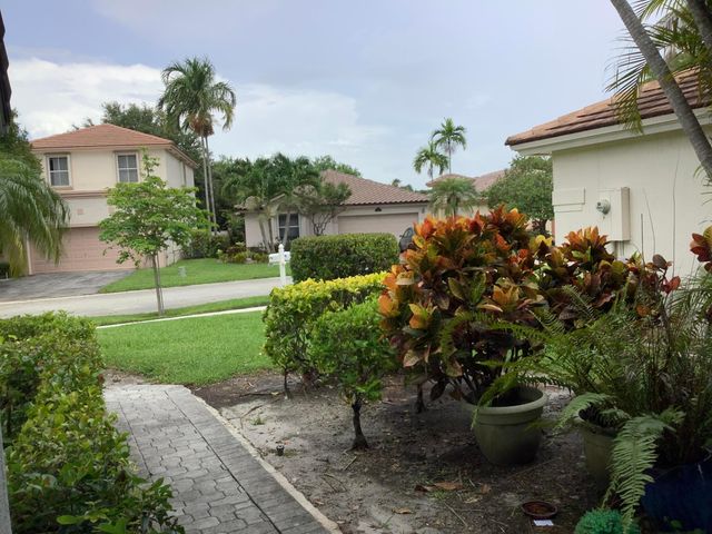 7330 NW 1st Place, Plantation, FL 33317